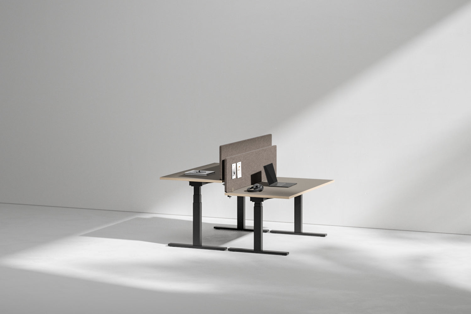 KUHN LAYERS Desk – Akustisch abgeschirmter Arbeitsplatz im modularen System